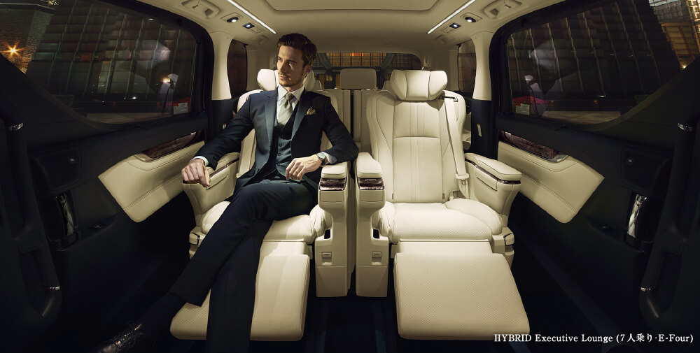 HYBRID Executive Lounge (7人乗り·E-Four)