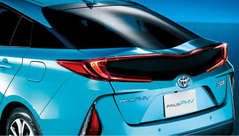 プリウスから大きく変貌した外観