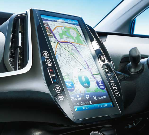 トヨタ初の縦型ディスプレイで先進性を主張する11.6インチT-Connect SDナビゲーションシステム。
