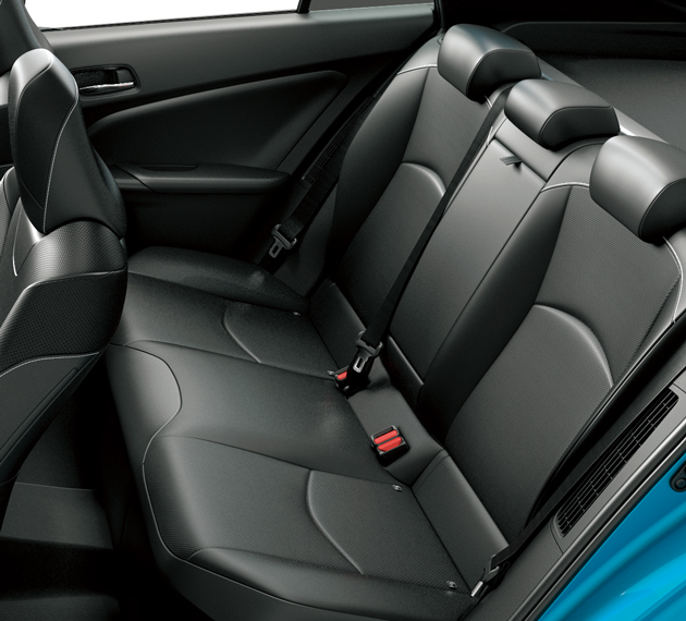 プレミアムな空間を演出する2人がけのリヤシート。