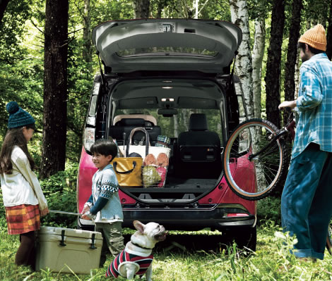 積み込みやすく広い荷室